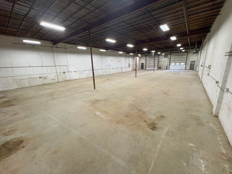 More Photos Of 4704-4722 76th Av NW, Edmonton Manufacturing For Lease
