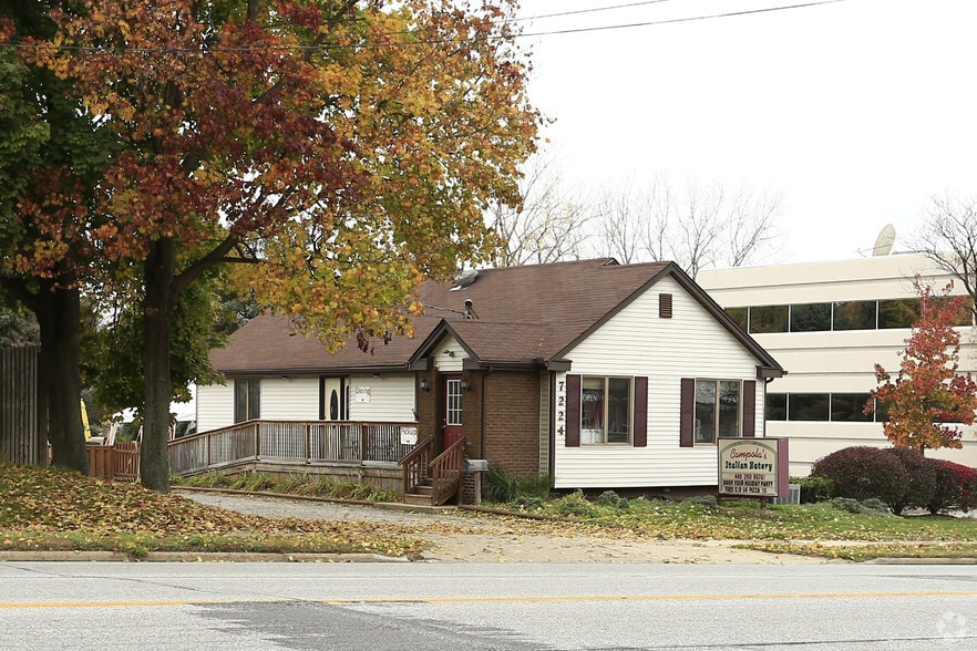 Primary Photo Of 7224 Center St, Mentor Restaurant For Sale