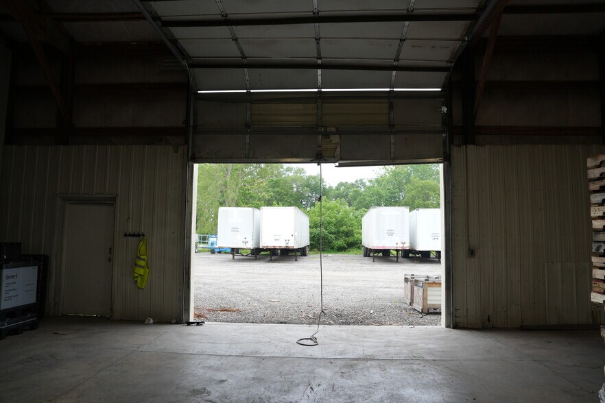 More Photos Of 610 W 9th Ave, Monmouth Flex For Lease