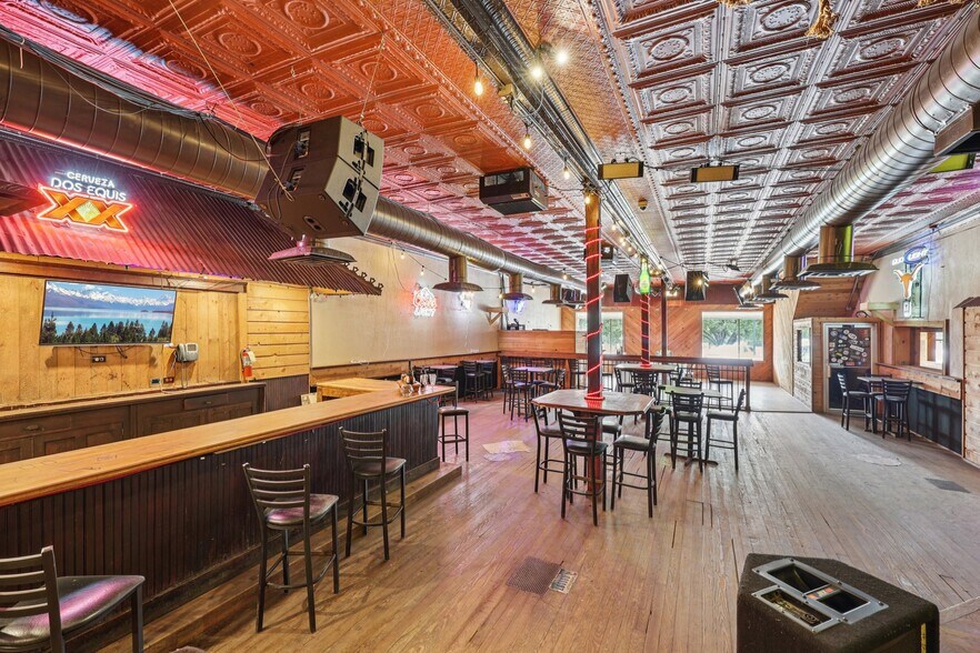 More Photos Of 113 N Main St, Moulton Bar For Sale