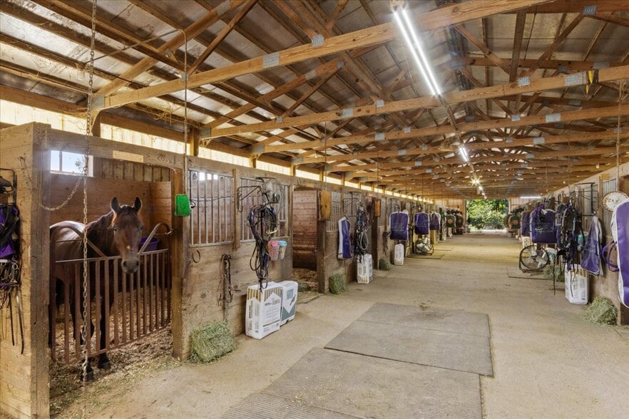 More Photos Of 7233 National Rd, Thornville Horse Stables For Sale