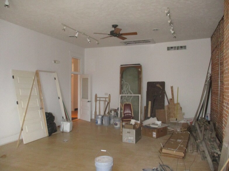 More Photos Of 221-223 E State St, Rockford Storefront Retail Residential For Lease