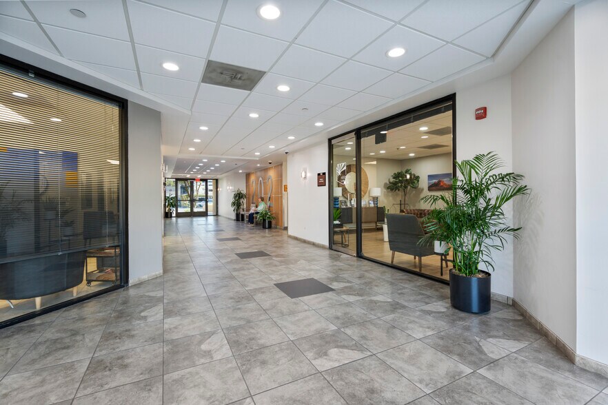 More Photos Of 202 E Earll Dr, Phoenix Medical For Sale