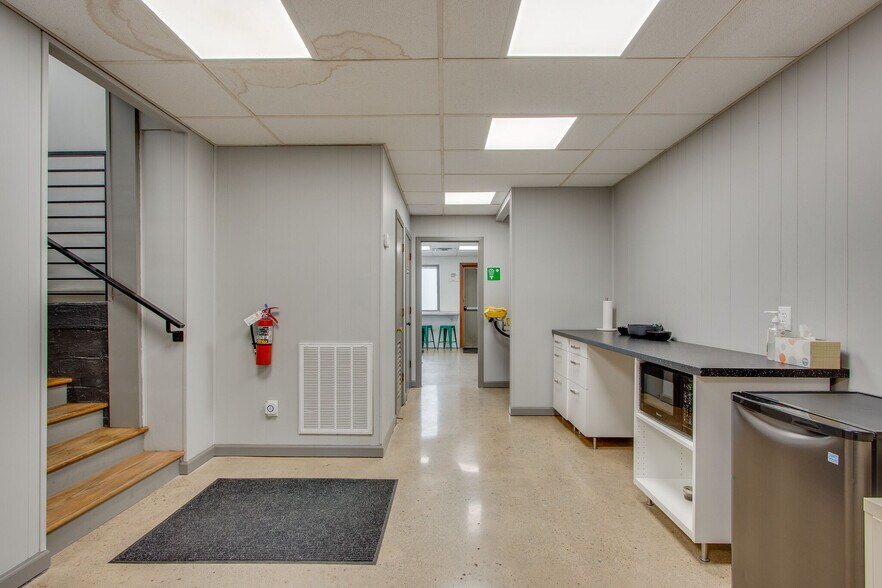 More Photos Of 120 Confederate Dr, Franklin Manufacturing For Sale