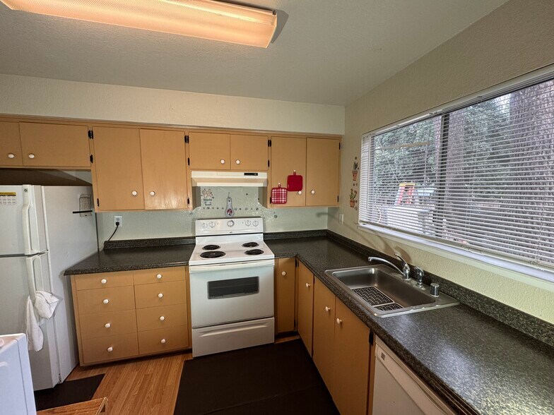 More Photos Of 7530 Church St, Gilroy Apartments For Sale