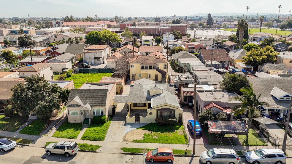 More Photos Of 162 W 65th St, Los Angeles Multifamily For Sale