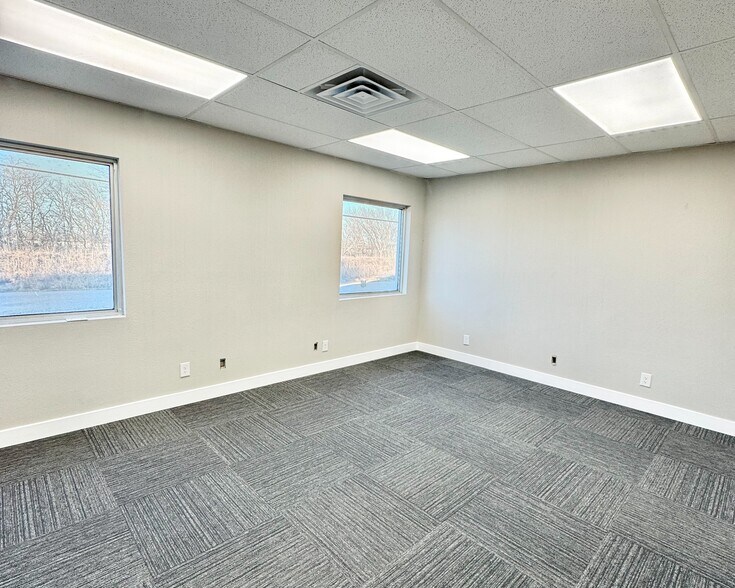 More Photos Of 428 Gibbons Rd, Sherman Manufacturing For Lease