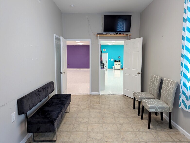 More Photos Of 1110 School st, Hillsboro Flex For Sale