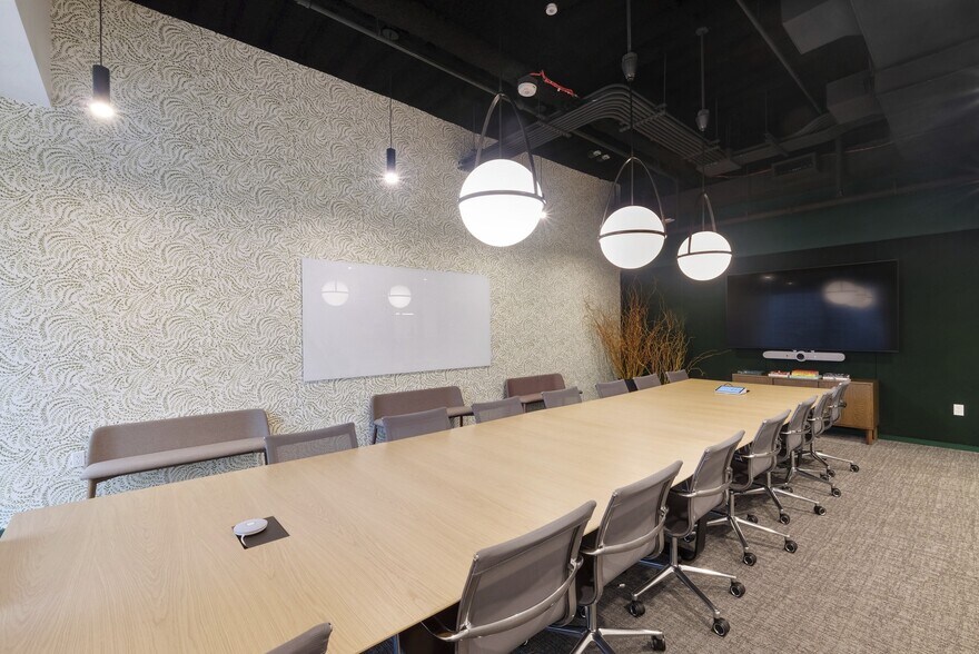 More Photos Of 66 Hudson Blvd, New York Coworking Space