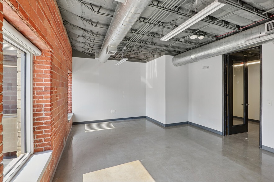 More Photos Of 3217 Montrose Blvd, Houston Office For Lease