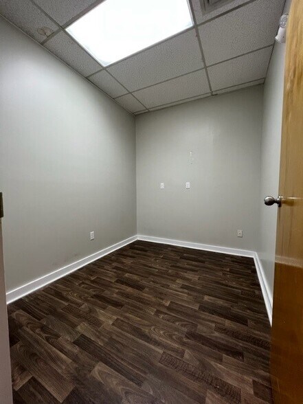 More Photos Of 9 Business Park Dr, Branford Office For Lease