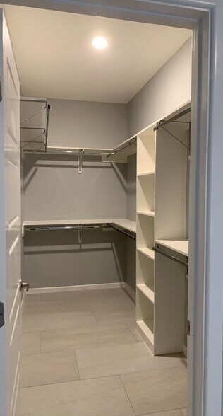 More Photos Of 800 W Sunset Valley St, Alton Apartments For Sale