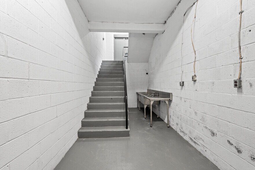 More Photos Of 379 Cherry St, Pottstown Flex For Lease