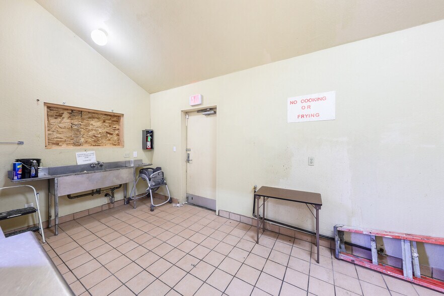 More Photos Of 1415 E Ramsey St, Banning Religious Facility For Lease