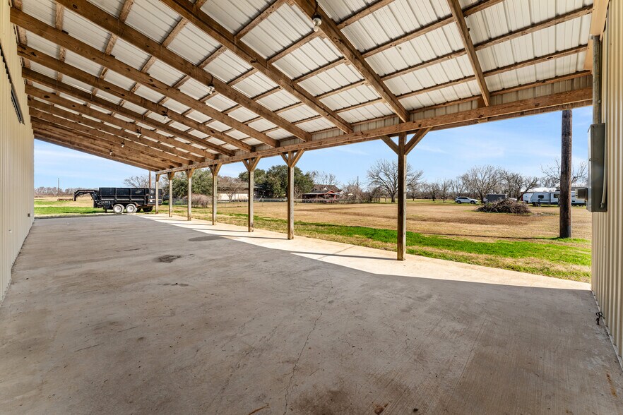 More Photos Of 9702 Surrey Ln, Richmond Light Distribution For Sale