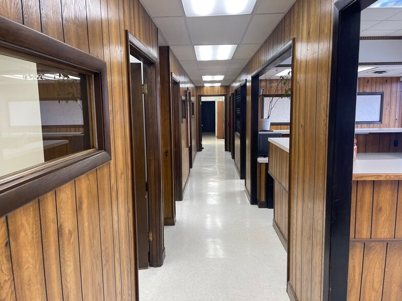 More Photos Of 7426 Maynardville Hwy, Knoxville Veterinarian Kennel For Sale