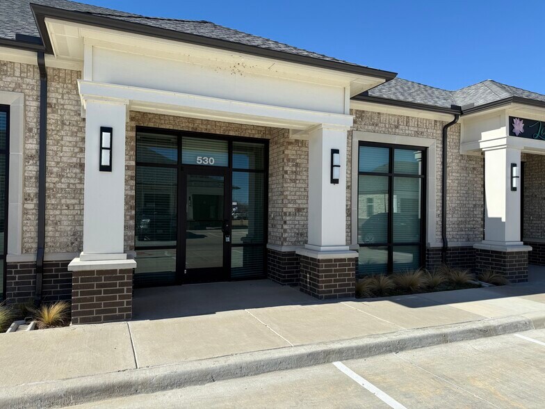 More Photos Of 1630 W Prosper Trl, Prosper Medical For Lease