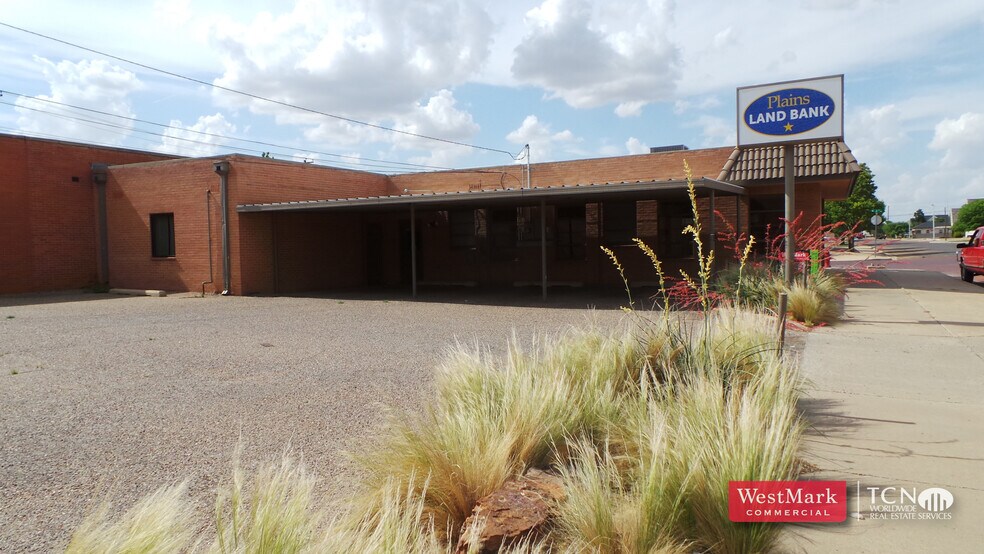 More Photos Of 629 Baltimore St, Plainview General Retail For Lease