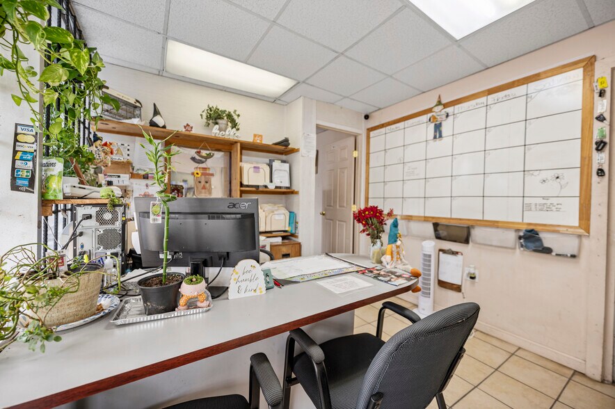 More Photos Of 628 King St, Cocoa Auto Dealership For Sale