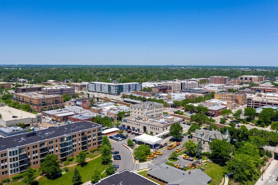 More Photos Of 105 S York St, Elmhurst Office For Lease