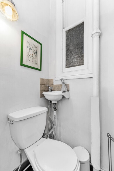 More Photos Of 122 W 20th St, New York Apartments For Lease