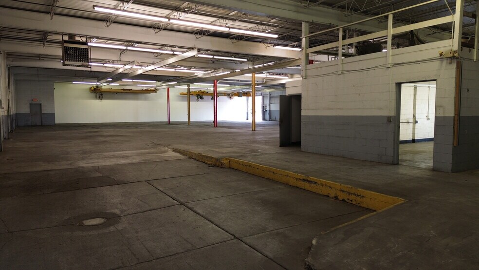 More Photos Of 33220-33250 Lakeland Blvd, Eastlake Warehouse For Lease