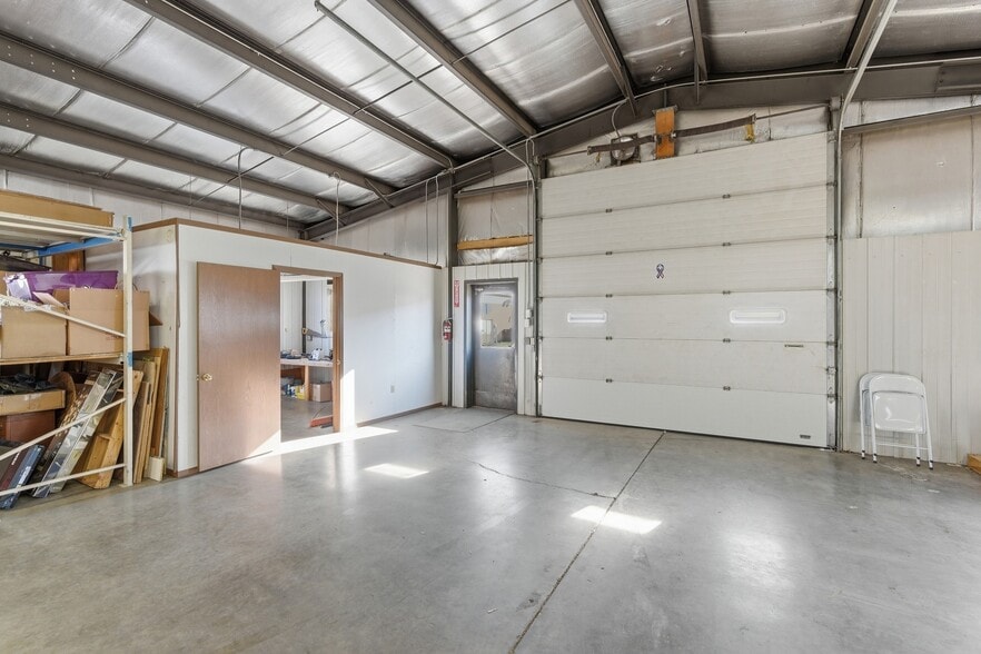 More Photos Of 1703 Laurel St, Tyndall Manufacturing For Sale