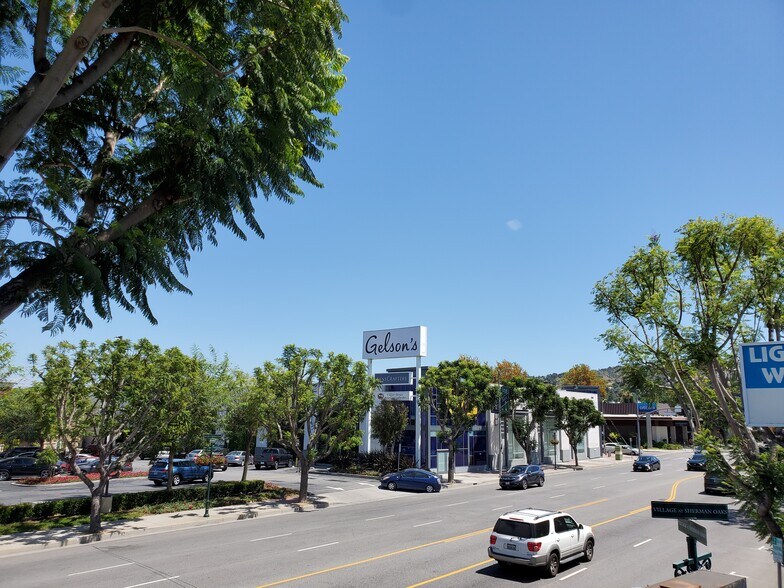 More Photos Of 4531 Van Nuys Blvd, Sherman Oaks Storefront Retail Residential For Sale