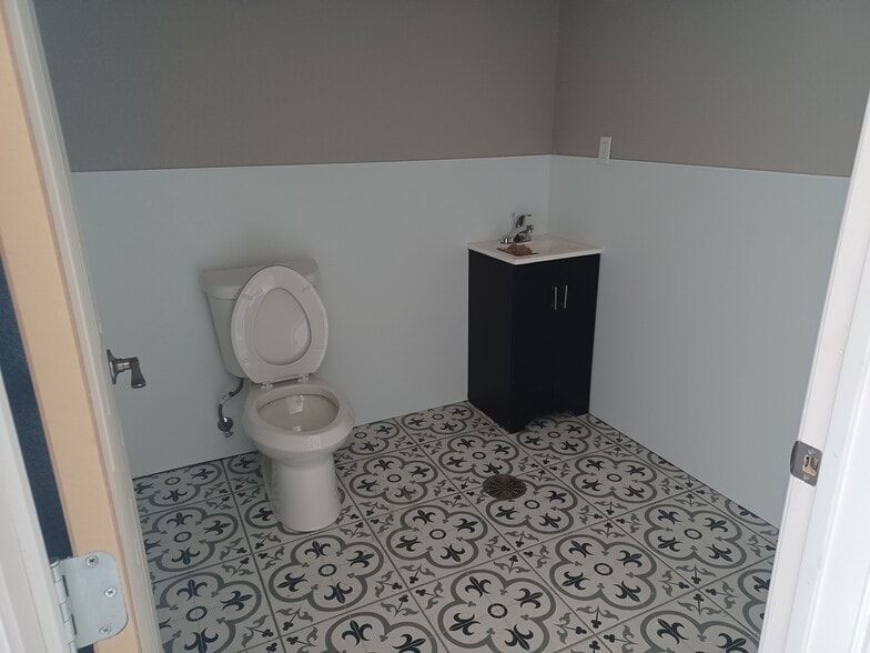 More Photos Of 3225 S Jupiter Rd, Garland Auto Repair For Lease