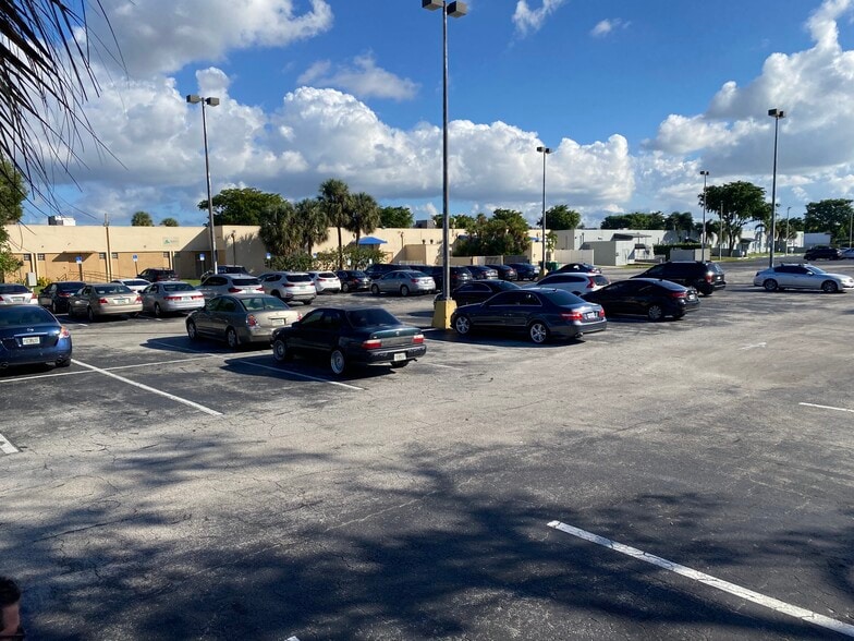 More Photos Of 2800 Gateway Dr, Pompano Beach Manufacturing For Lease