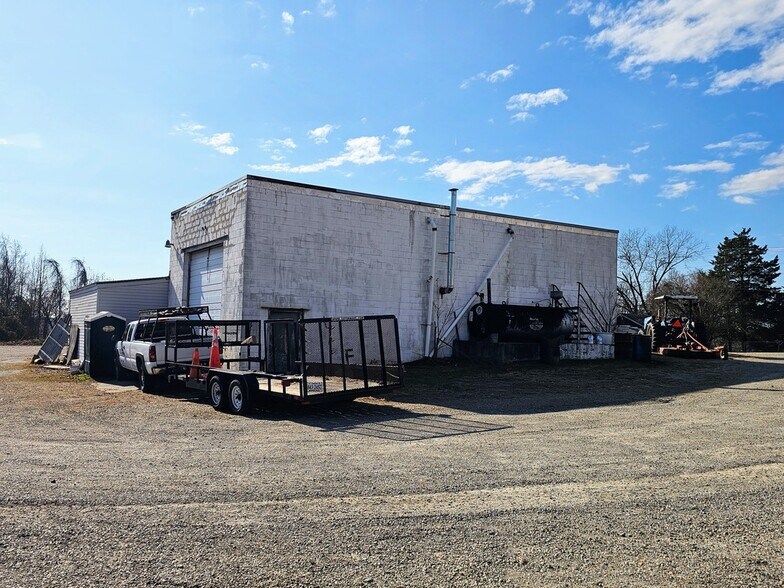 More Photos Of 2690 Old Richmond Road, Danville Office For Sale