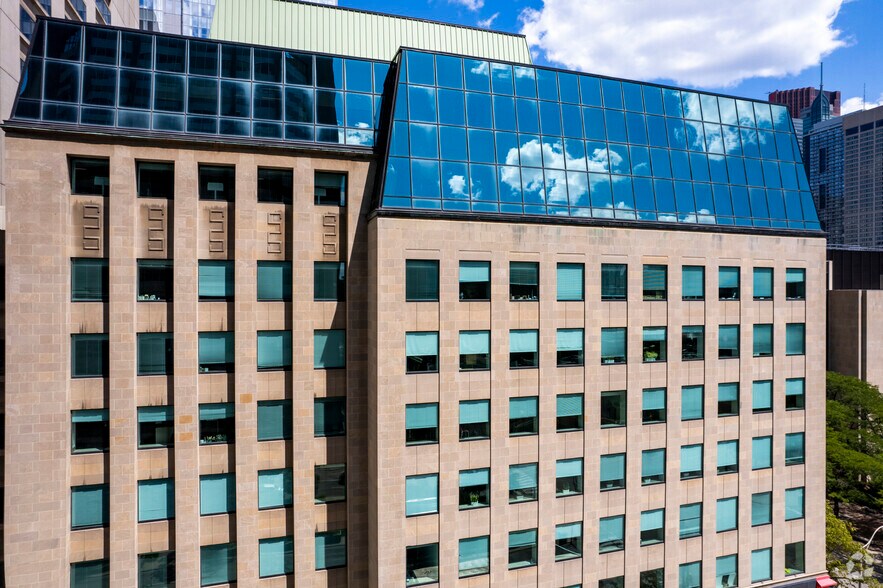 More Photos Of 375 University Ave, Toronto Office For Lease