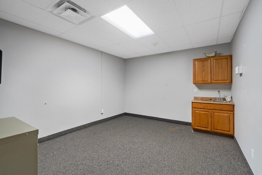 More Photos Of 34 Wright Ave, Auburn Truck Terminal For Sale