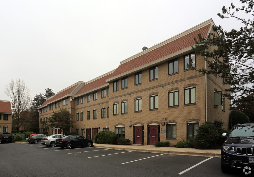 More Photos Of 931-947 Russell Ave, Gaithersburg Medical For Lease