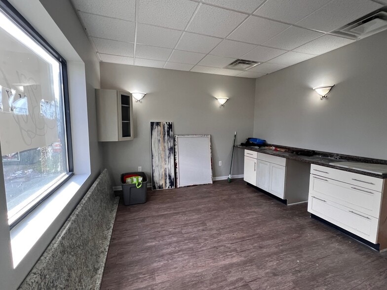 More Photos Of 2419 W Newport Pike, Wilmington Storefront Retail Office For Lease
