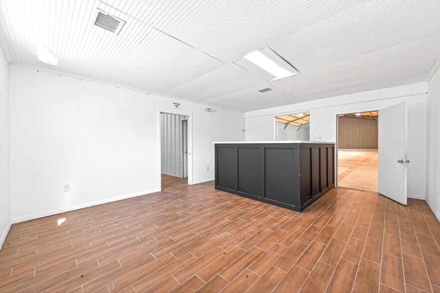 More Photos Of 703 Buschong St, Houston Manufacturing For Lease