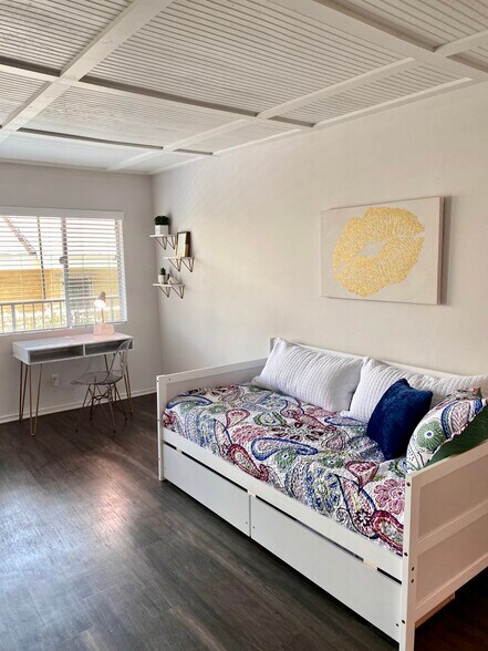 More Photos Of 1014 N Oxford Ave, Los Angeles Apartments For Sale