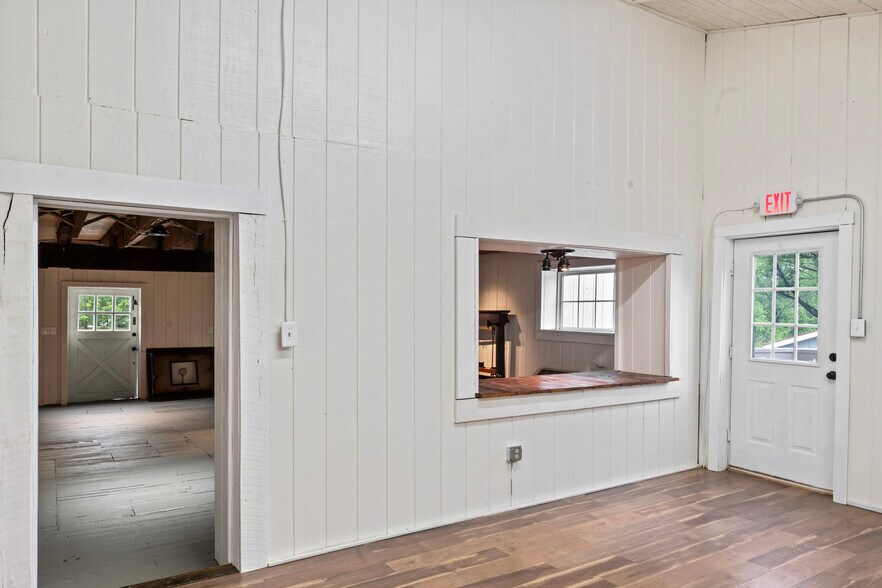 More Photos Of 20704 Ashburn Rd, Ashburn Unknown For Lease