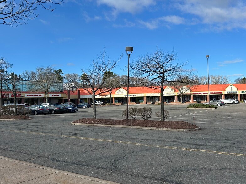 More Photos Of 412 Middle Tpke W, Manchester Unknown For Lease