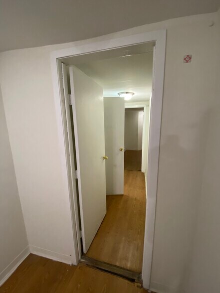 More Photos Of 527 W 48th St, New York Apartments For Lease