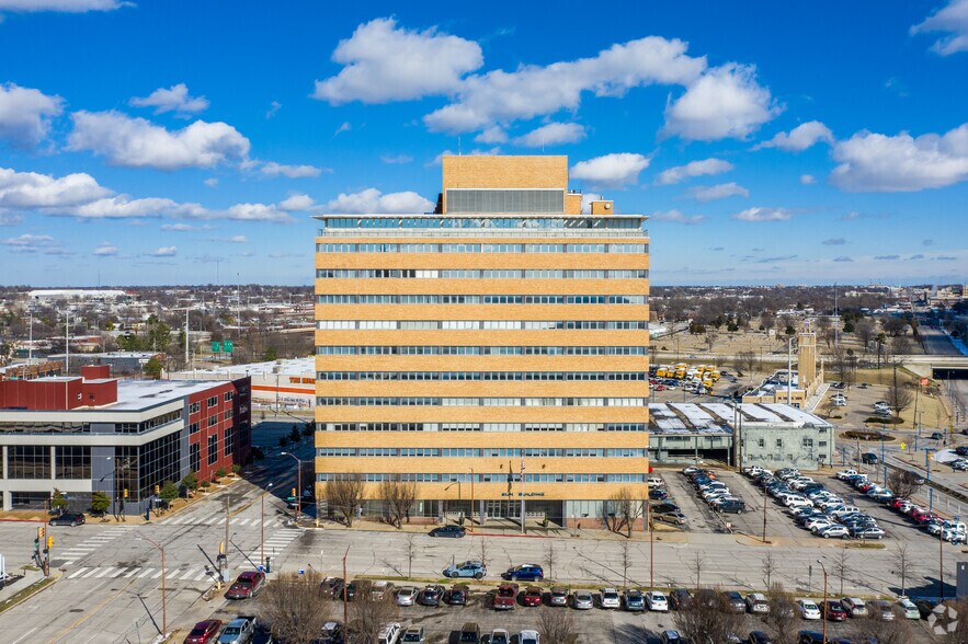 More Photos Of 907 S Detroit Ave, Tulsa Office For Sale