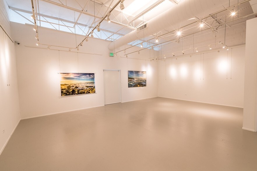 More Photos Of 1131 Dragon St, Dallas Showroom For Lease