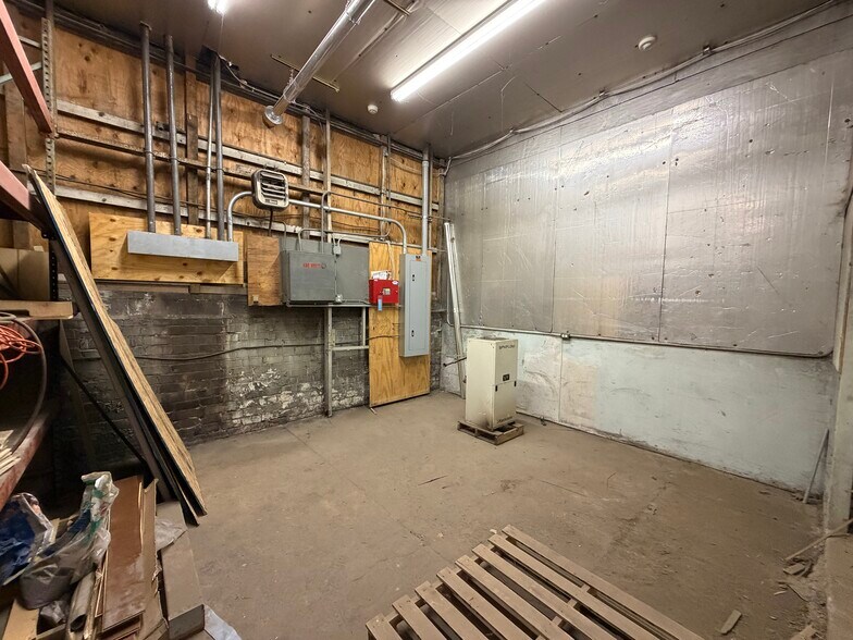 More Photos Of 816 N Milan St, Canal Fulton Warehouse For Sale