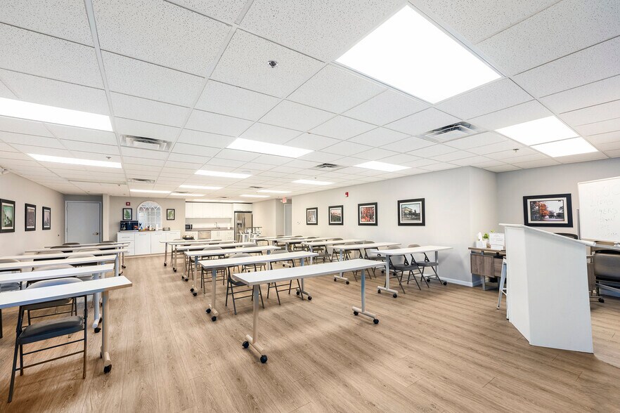 More Photos Of 47800 Gratiot Ave, Chesterfield Medical For Lease