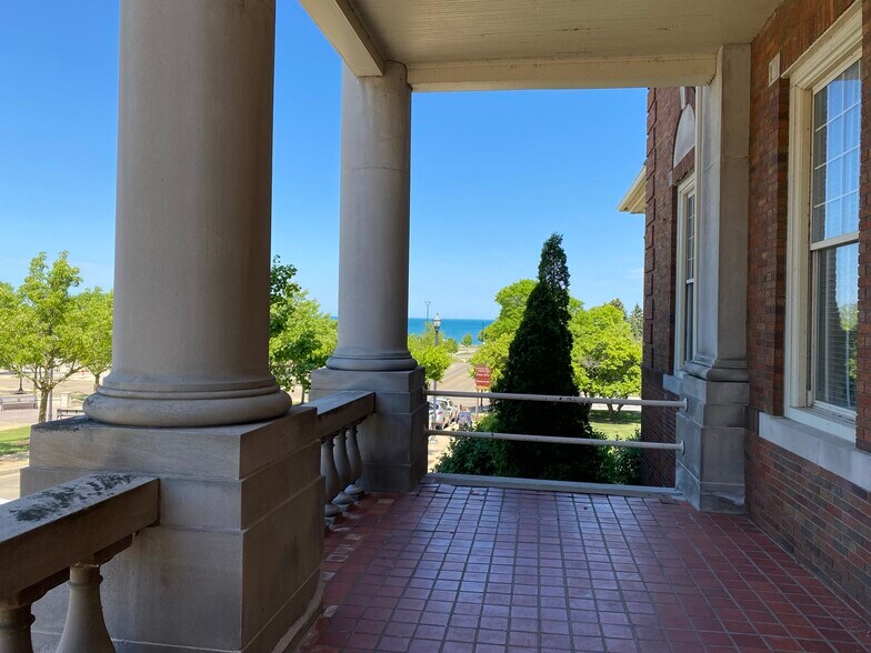 More Photos Of 601 Lake Ave, Racine Office For Sale