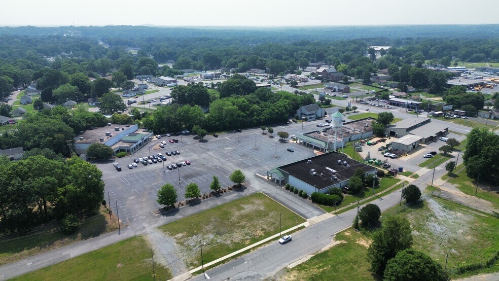 More Photos Of 230-254 E Garrison Blvd, Gastonia Storefront For Lease