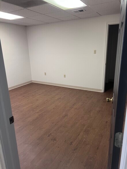 More Photos Of 301 E Ayre St, Wilmington Warehouse For Lease