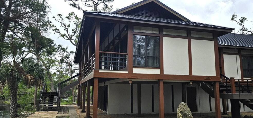 More Photos Of 1606 3rd Ave SE, Steinhatchee Lodge Meeting Hall For Sale