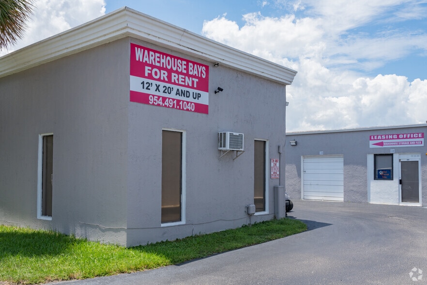 More Photos Of 4500-4560 N Dixie Hwy, Oakland Park Light Manufacturing For Lease