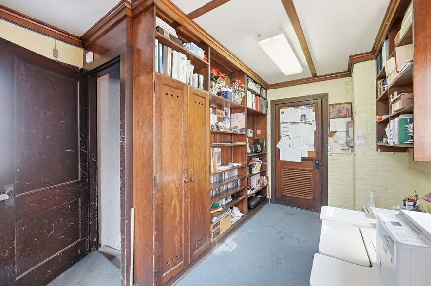 More Photos Of 1703 Dale Rd, Cincinnati Public Library For Sale